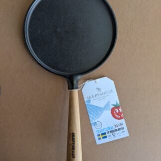 Poêle à crêpe en fonte naturelle Skeppshult – Poignée en chêne