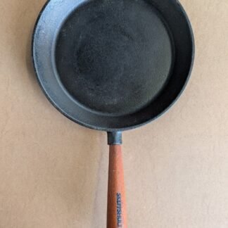 Poêle à frire SKEPPSHULT 26 cm – Poignée en bois