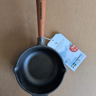 Casserole saucière SKEPPSHULT 1L avec double bec verseur – Poignée en bois